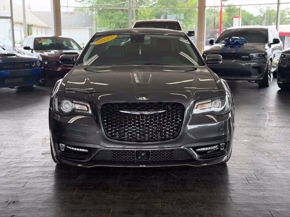 Used 2023 Chrysler 300 Touring L w/ Safetytec Plus Group RWD image 17