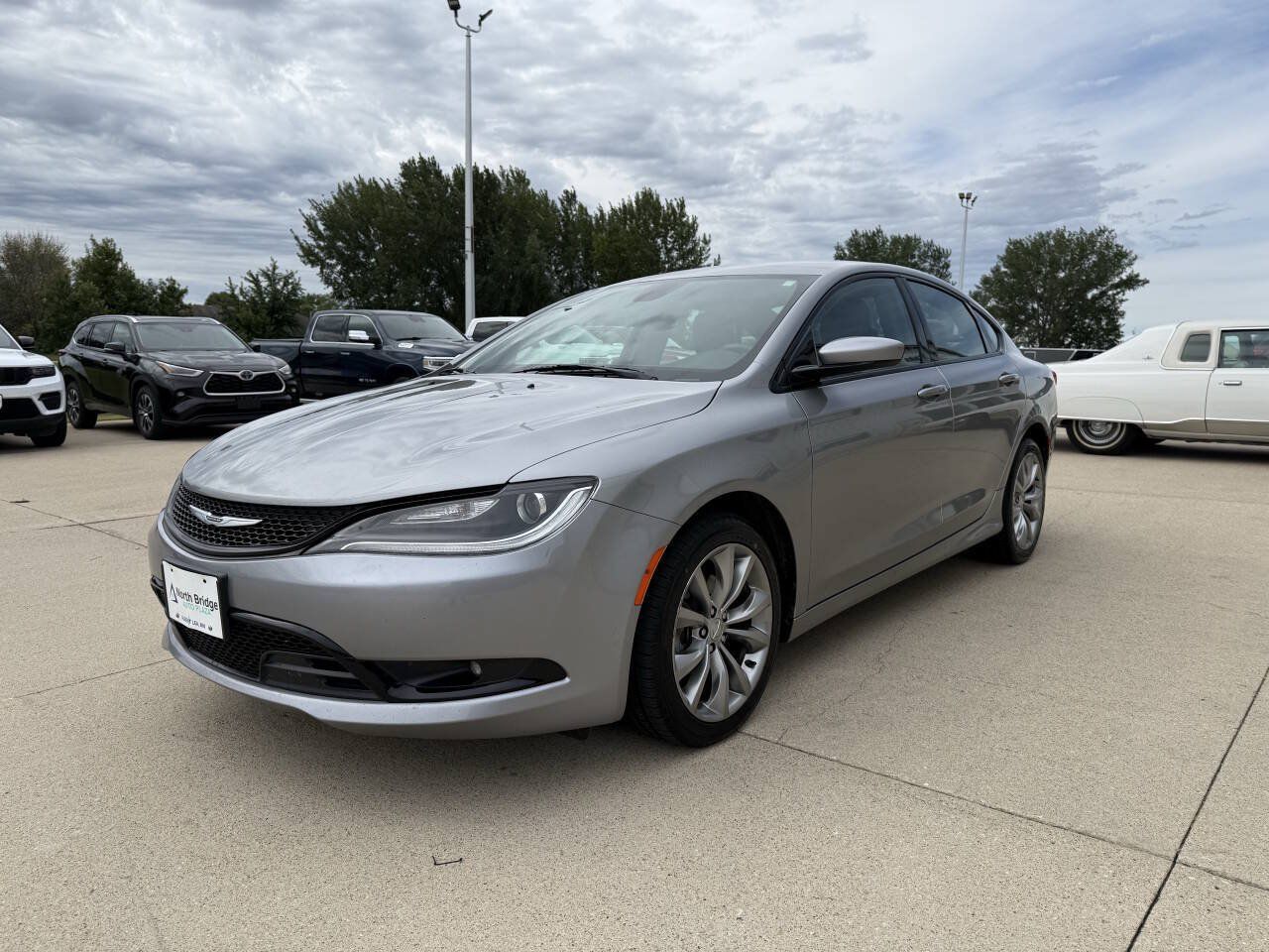Used 2017 Chrysler 200 S FWD image 2