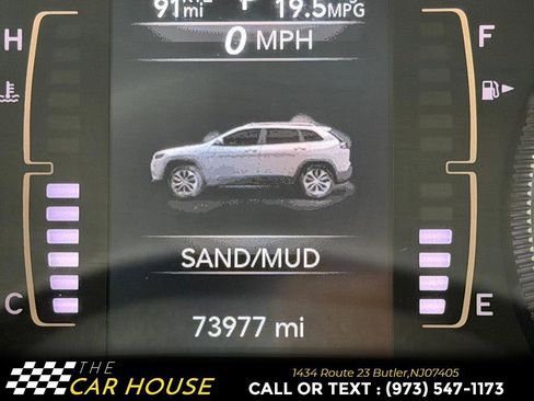 Used 2019 Jeep Cherokee Latitude Plus w/ Cold Weather Group AWD/4WD image 25