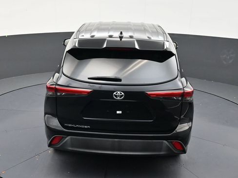 Used 2022 Toyota Highlander L FWD image 16