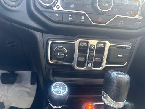 Used 2019 Jeep Wrangler Unlimited Sahara AWD/4WD image 18