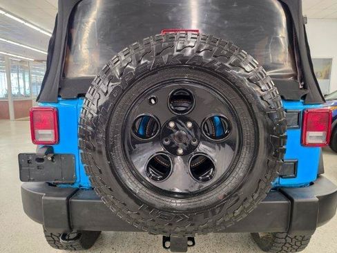 Used 2017 Jeep Wrangler Sport w/ Quick Order Package 24S AWD/4WD image 39
