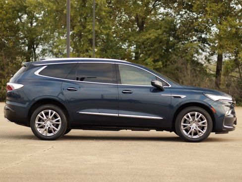 Used 2022 Buick Enclave Essence w/ Experience Buick Package FWD image 7