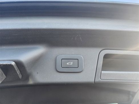 Used 2024 Land Rover Range Rover Velar Dynamic HSE image 13