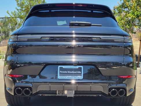 New 2026 Porsche Cayenne GTS AWD/4WD image 6
