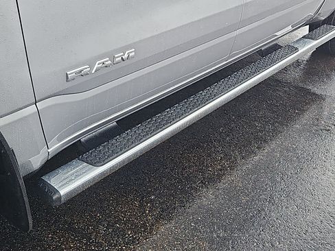 Used 2019 RAM 1500 Big Horn AWD/4WD image 11
