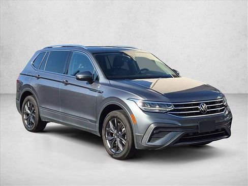 Used 2023 Volkswagen Tiguan SE w/ Panoramic Sunroof Package AWD/4WD image 3