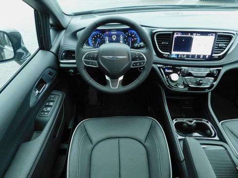 New 2026 Chrysler Pacifica Limited FWD image 6