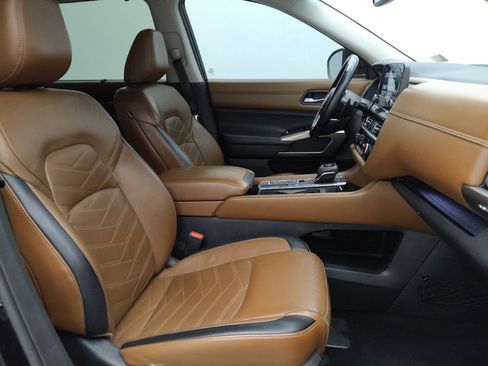 Used 2022 Nissan Pathfinder Platinum w/ Cargo Package FWD image 21