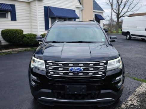 Used 2017 Ford Explorer XLT w/ Equipment Group 201A image 2
