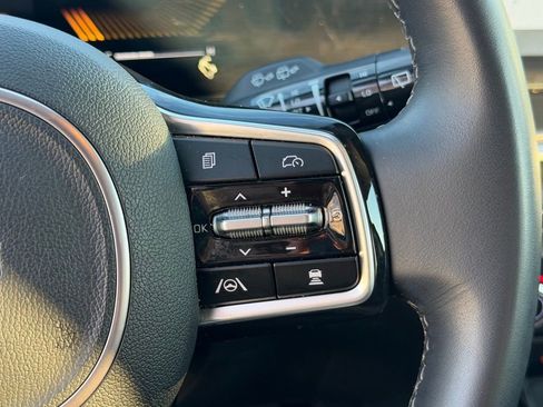 Used 2025 Kia Sorento S image 24