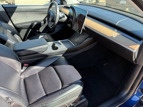 Used 2022 Tesla Model Y Long Range AWD/4WD image 16