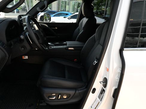 Used 2025 Lexus LX 600 4WD w/ Accessory Package (2T) image 17