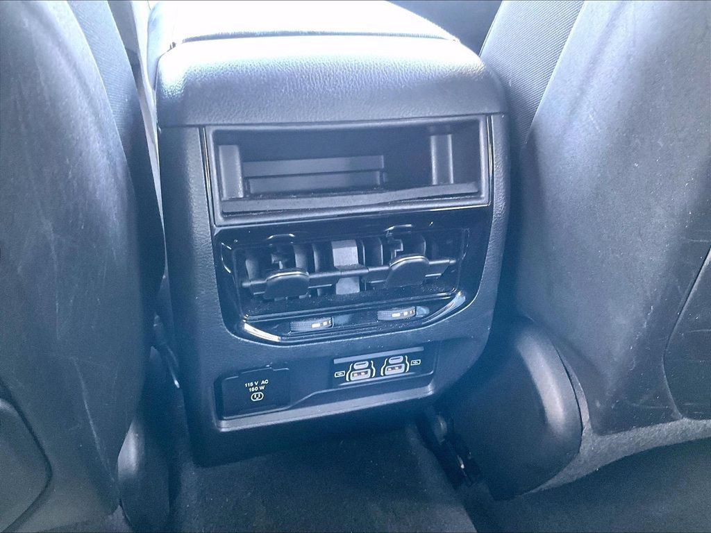 Used 2023 Jeep Grand Cherokee Altitude AWD/4WD image 12