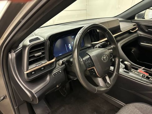 Used 2023 Toyota Crown AWD/4WD image 21