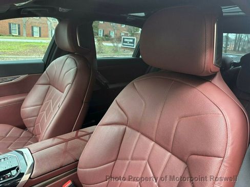 Used 2023 BMW i7 xDrive60 w/ Executive Package 2 image 10