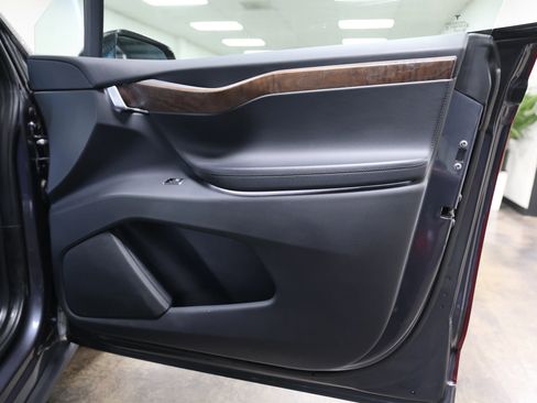 Used 2020 Tesla Model X Long Range AWD/4WD image 36
