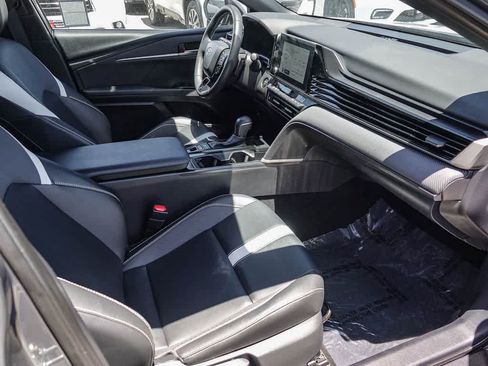 Used 2025 Toyota Camry SE FWD image 13