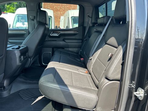 Used 2022 Chevrolet Silverado 1500 LT Trail Boss w/ LT Trail Boss Premium Package AWD/4WD image 9