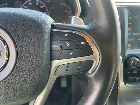 Used 2017 Jeep Grand Cherokee Altitude AWD/4WD image 17