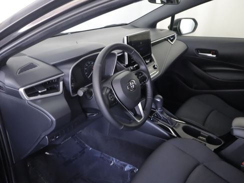 Used 2025 Toyota Corolla Hatchback w/ SE Package FWD image 9