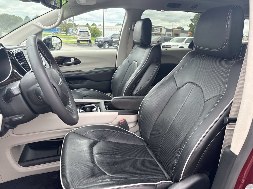 Used 2023 Chrysler Pacifica Limited AWD/4WD image 23