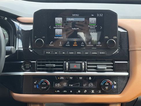 Used 2025 Nissan Pathfinder Platinum image 23