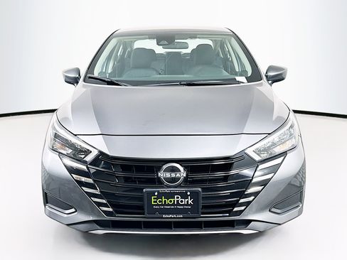 Used 2025 Nissan Versa SV FWD image 2