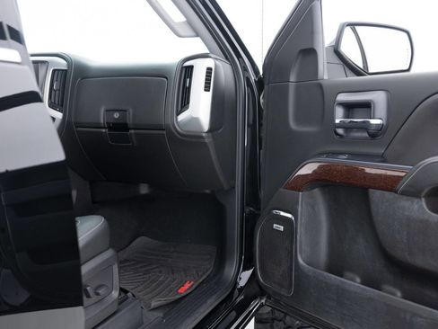 Used 2018 GMC Sierra 1500 SLT image 32