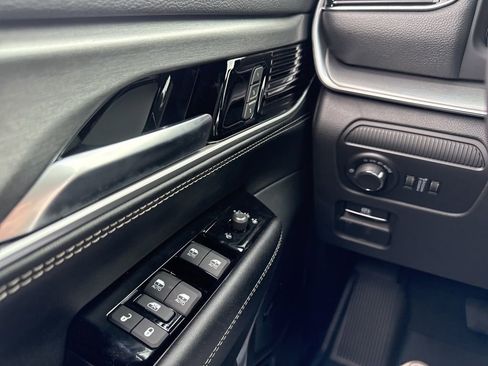 New 2026 Jeep Grand Wagoneer 4WD image 19