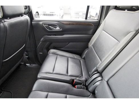 Used 2024 Chevrolet Suburban Premier RWD image 12