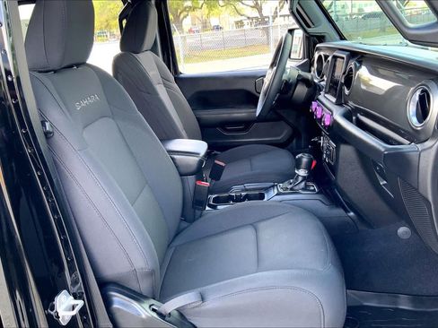 Used 2023 Jeep Wrangler Sahara image 9