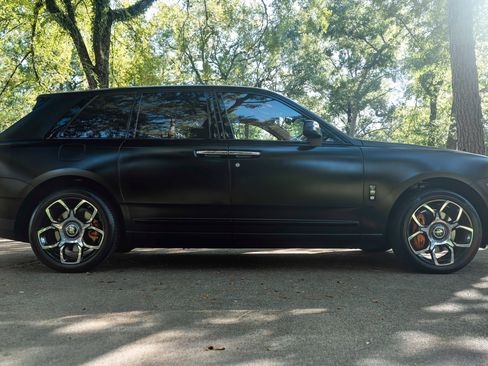 Used 2023 Rolls-Royce Cullinan Black Badge w/ Leather Finishing Pack image 5