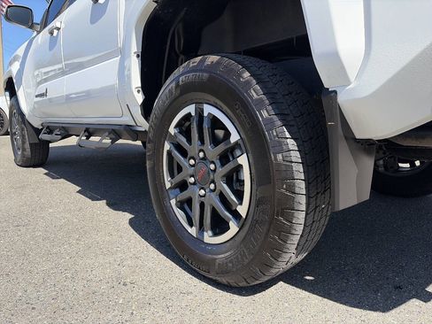 Used 2024 Toyota Tacoma TRD Sport w/ TRD Sport Upgrade Package image 4