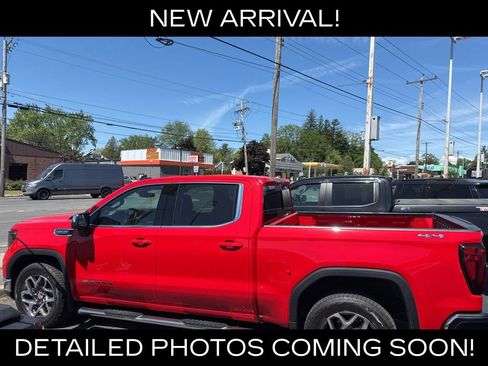 Used 2024 GMC Sierra 1500 SLE w/ Preferred Package AWD/4WD image 3
