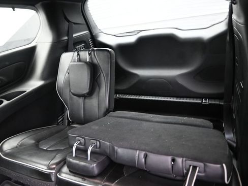 Used 2019 Chrysler Pacifica Limited w/ Advanced Safetytec Group FWD image 15