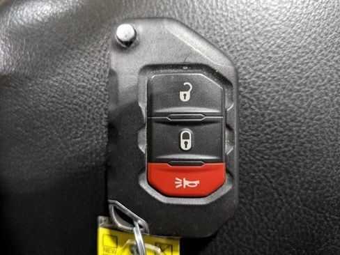 Used 2018 Jeep Wrangler Unlimited Sport S AWD/4WD image 29