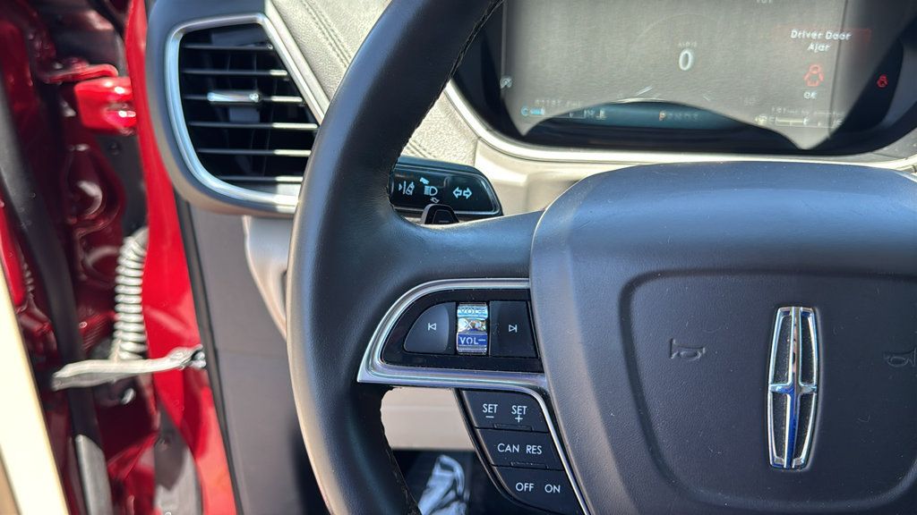 Used 2019 Lincoln Nautilus Select FWD image 11