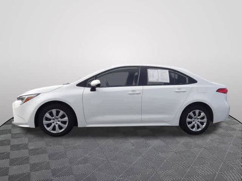 Used 2025 Toyota Corolla LE image 2