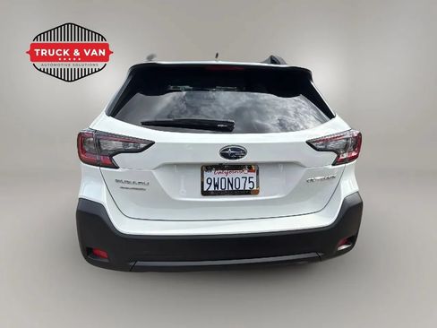 Used 2025 Subaru Outback Premium AWD/4WD image 4