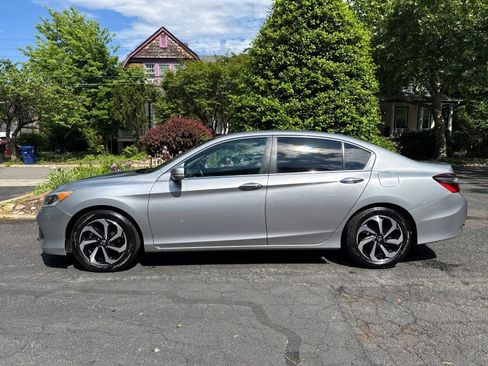 Used 2017 Honda Accord EX-L image 7