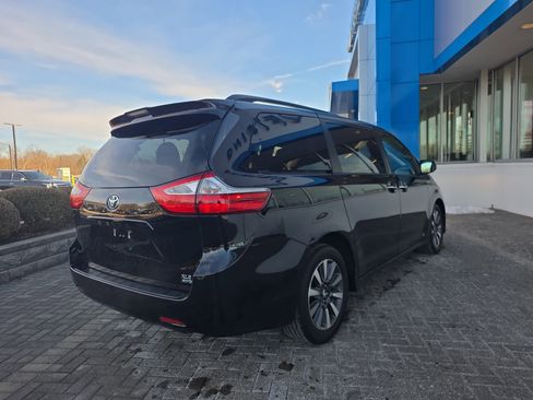 Used 2018 Toyota Sienna XLE Premium image 5