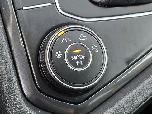 Used 2019 Volkswagen Tiguan SEL Premium image 25