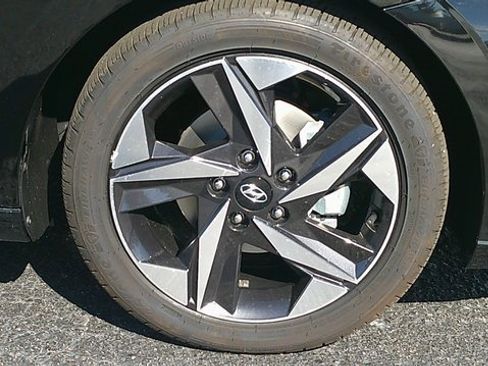 Certified 2021 Hyundai Elantra SEL w/ Convenience + Premium Package image 24