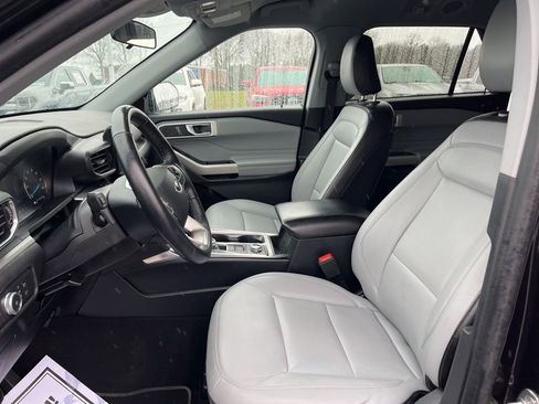Used 2021 Ford Explorer XLT w/ Equipment Group 202A image 13