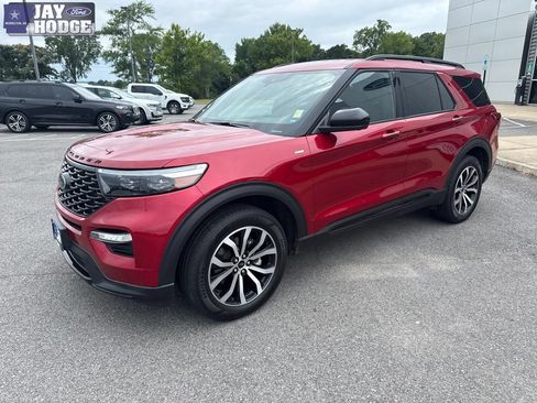 Used 2023 Ford Explorer ST-Line AWD/4WD image 2