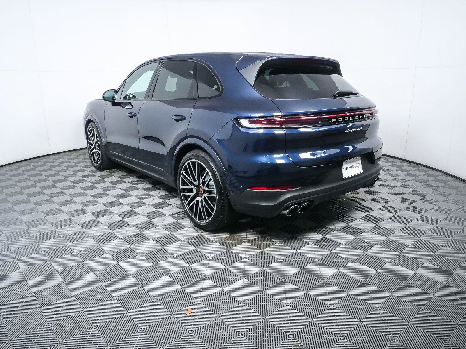 Certified 2026 Porsche Cayenne S AWD/4WD image 3