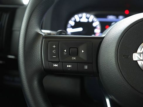 Used 2024 Nissan Pathfinder S image 26