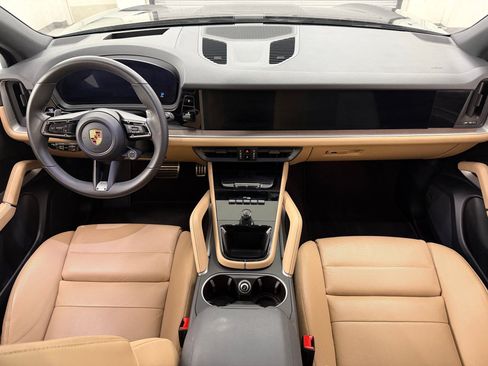 Certified 2025 Porsche Cayenne AWD/4WD image 16