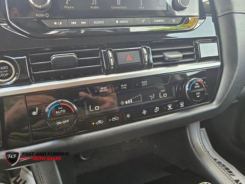 Used 2022 Nissan Pathfinder SV AWD/4WD image 27